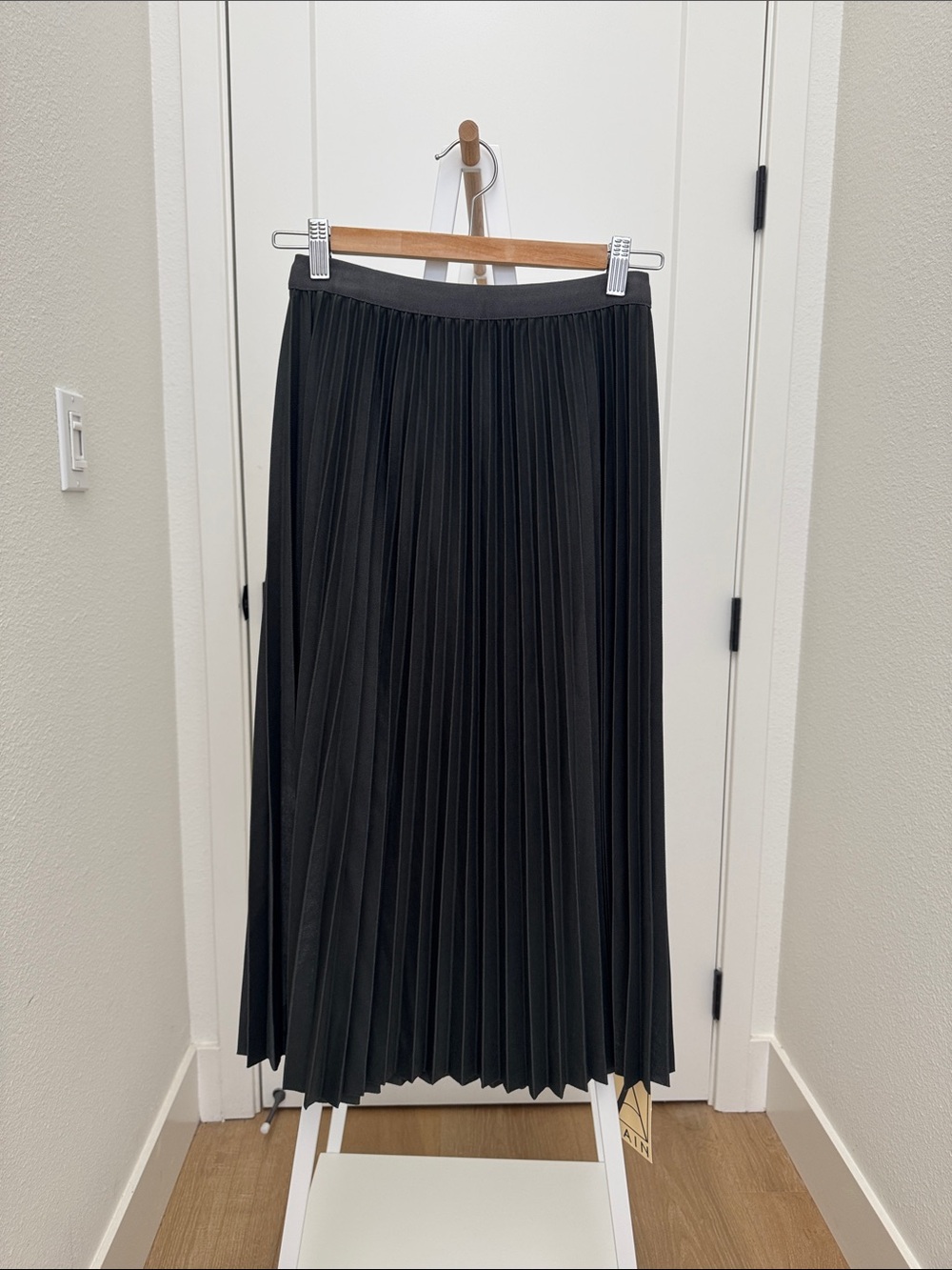 Women's Black Pleated Midi Skirt - Classic Elegant Style